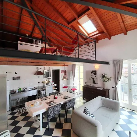 Inviting In With Balcony Daire Bellano