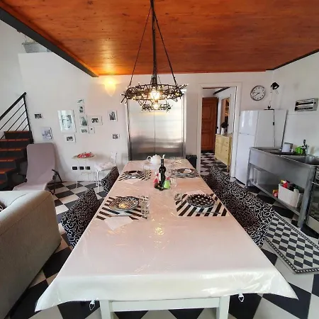 Inviting In With Balcony Daire