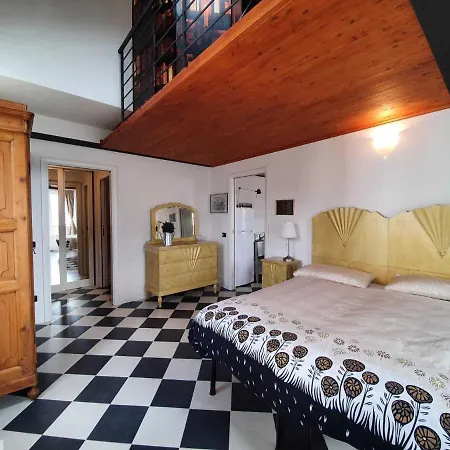 Apartment Inviting In With Balcony *