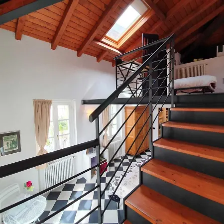 Inviting In With Balcony *