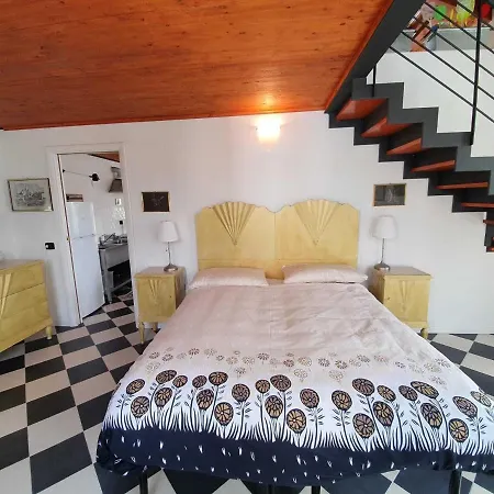 Inviting In With Balcony Apartment *