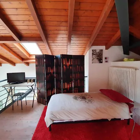 Apartment Inviting In With Balcony *