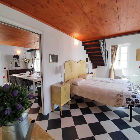 Inviting In With Balcony Apartment *